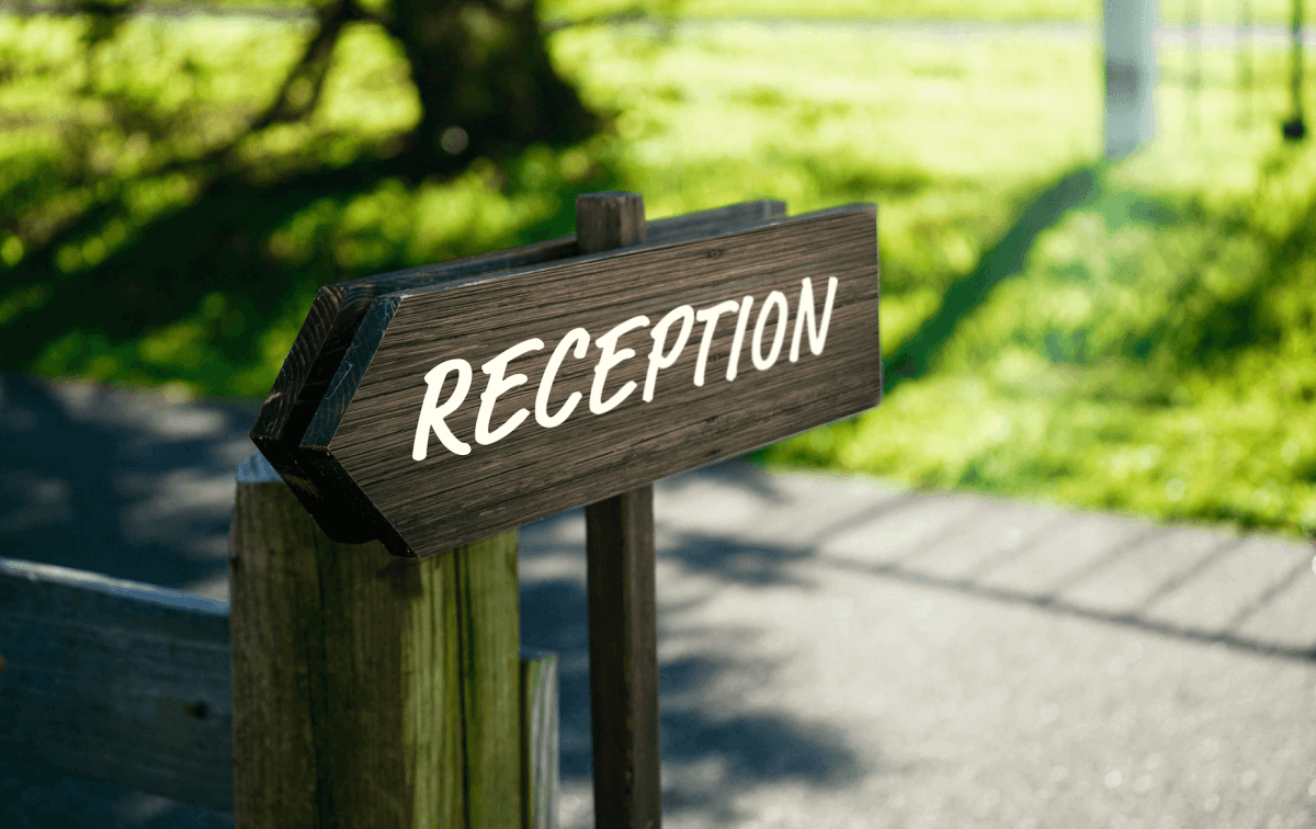 Sign point to Memorial Reception