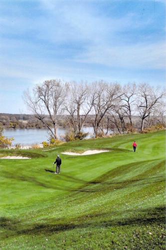 04 More-Ted-and-Bob-Golfing-Oct-2015-Quarry-Oaks-Platte-River