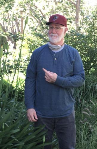 585 2020 ­06 08-JAH-in-River-Cats-Cap-w -6-foot-Agapanthus-Large