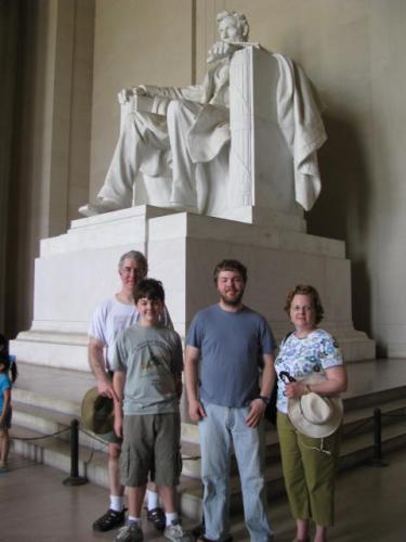 790 2008-Hughes-Fam-LincolnMemorial-June